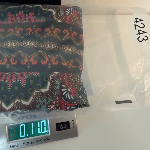 La Vanya Top Women 1X Multicolor Flare Sleeves Southwest Paisley Stretch Tunic - Picture 12 of 12